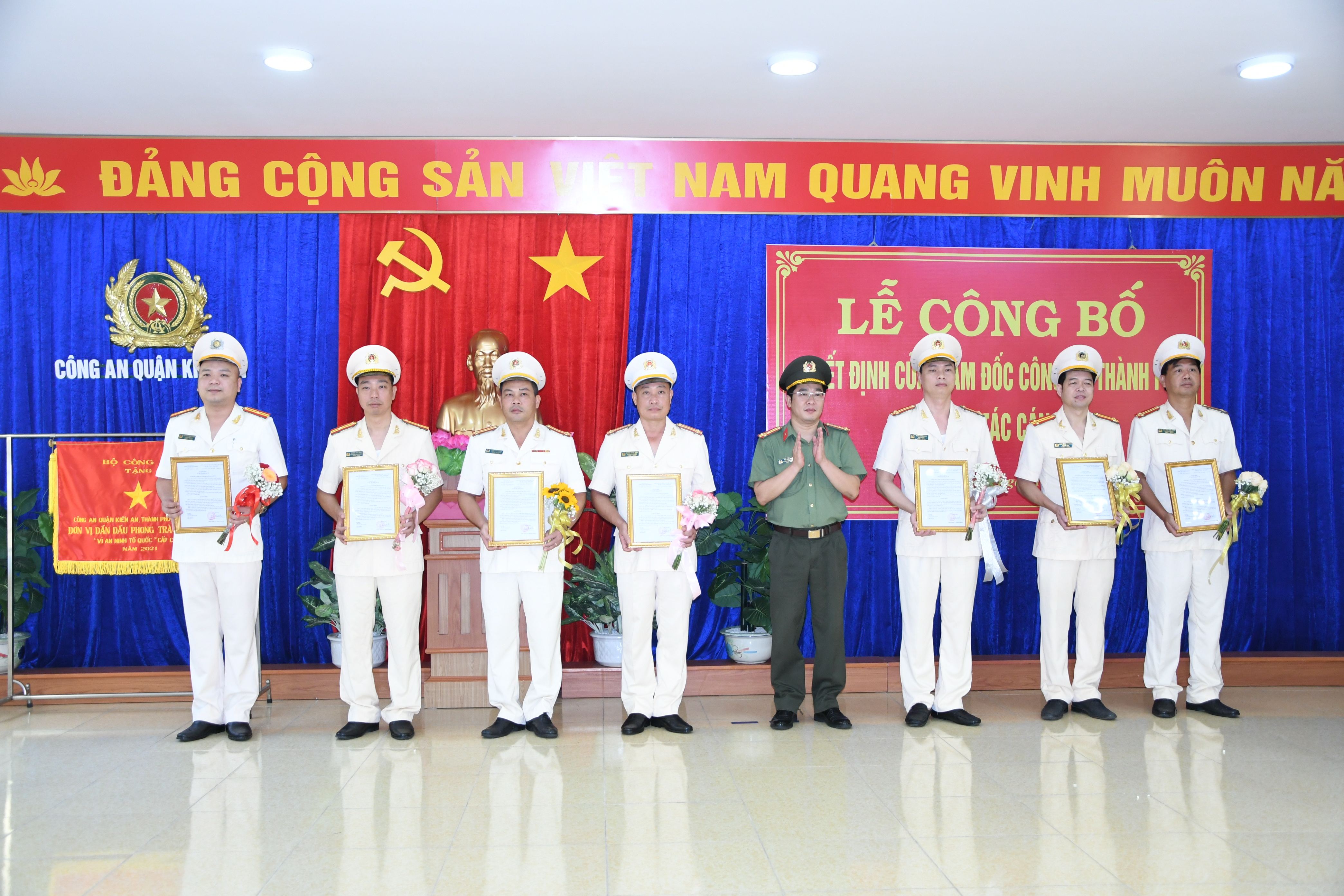 Công an quận Kiến An công bố Quyết định của Giám đốc Công an thành phố về công tác cán bộ